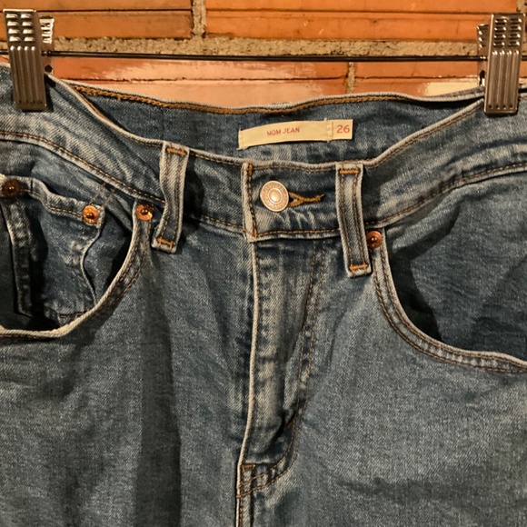 Levi's High Rise Mom Jeans - Picture 4 of 4